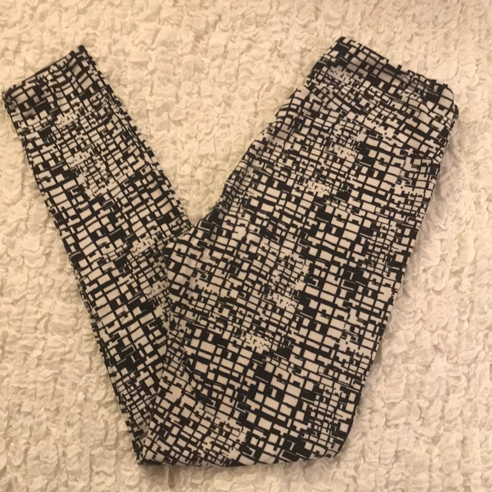 LuLaRoe Black & White OS Leggings